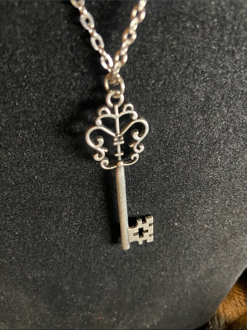 Silver Key Pendant Necklace and Earring Set - Elegant Women's Jewelry - Picture 3 of 4